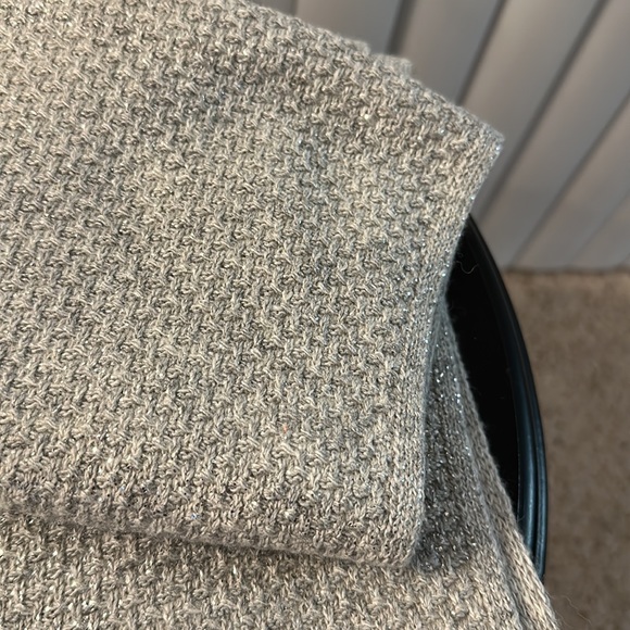 Banana Republic Grey Italian Yarn Pashmina - Picture 6 of 9